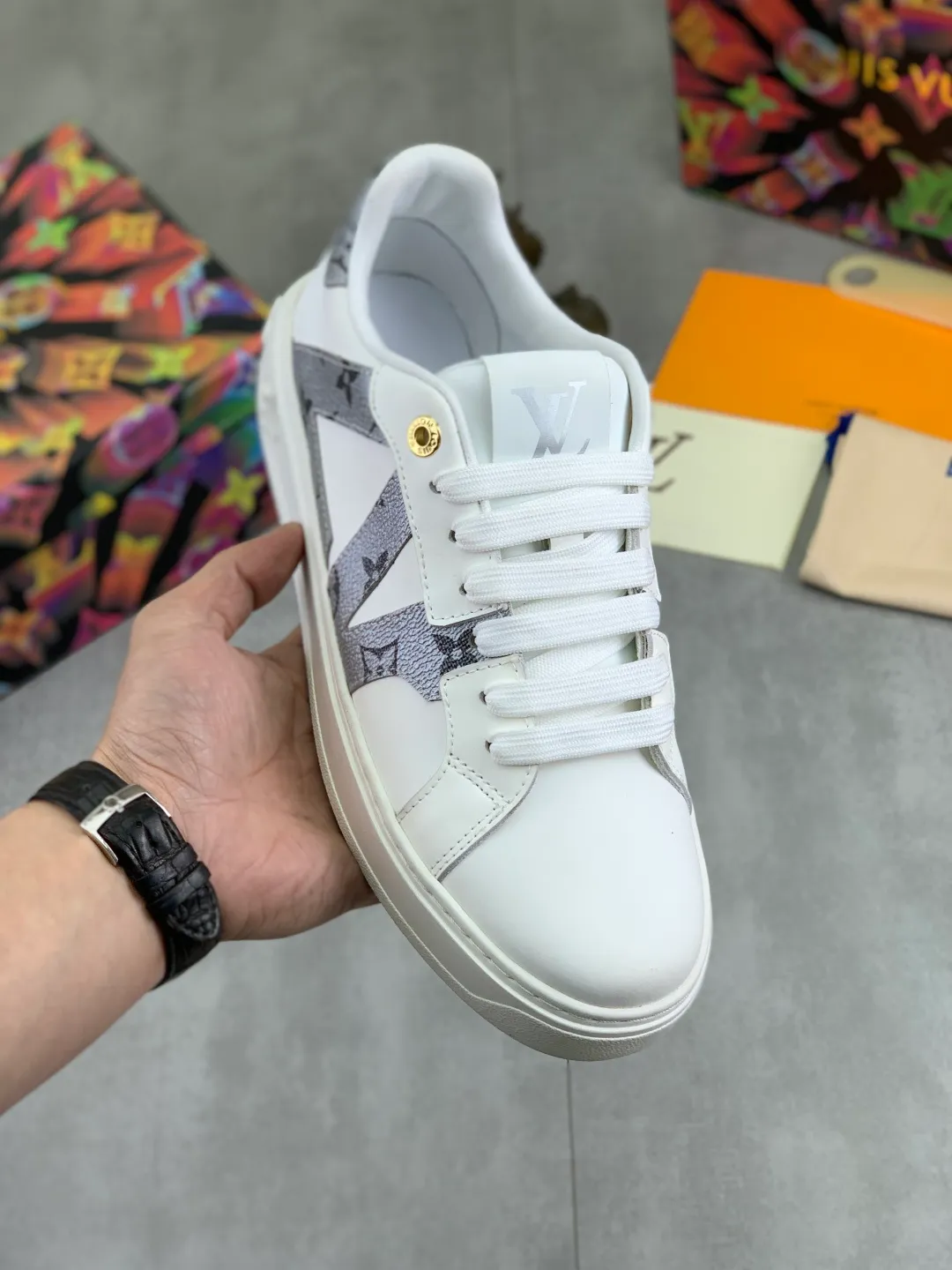 Men's men's shoes P520💰【New style】🆘High quality cowhide【Louis Vuitton】LV official website's latest model🎁casual and fashionable men's shoes👟hot style💥simple and elegant style, exclusive for trendy men. Unique official website's latest brand elements👑original decoration, fashionable and generous, the fabric is made of original denim➕comfortable and breathable mesh lining➕cow leather feet ✅The official website specifies wear-resistant casual outsole, the classic model is taken in real life🎬Color: 4️⃣colors available😍Number of codes: 38-44 Full set of packaging